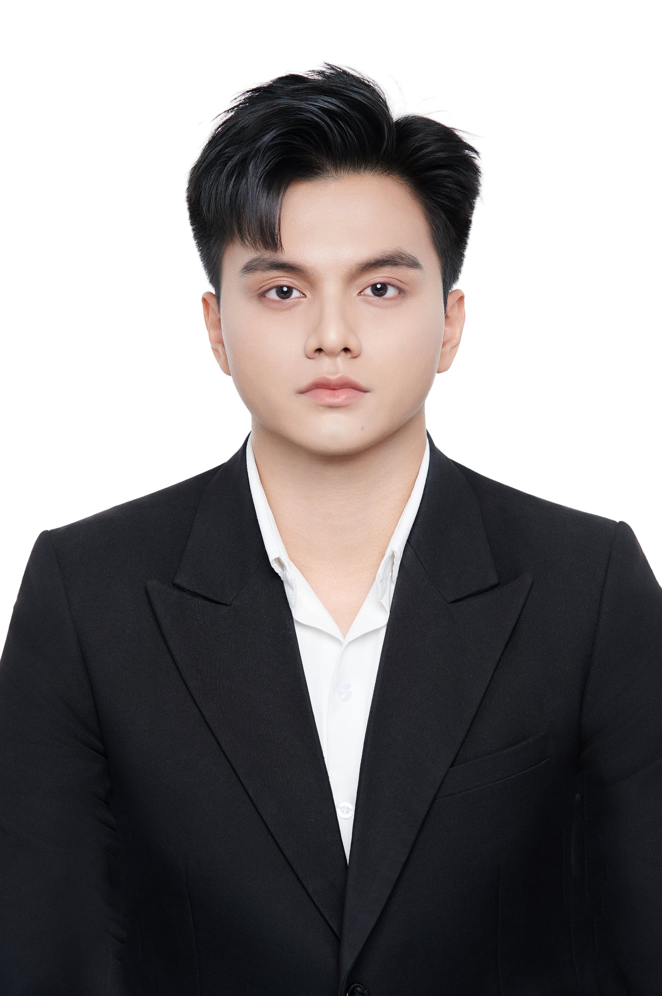 Ảnh CV nam phong thái công sở chụp tại studio Gạo Nâu