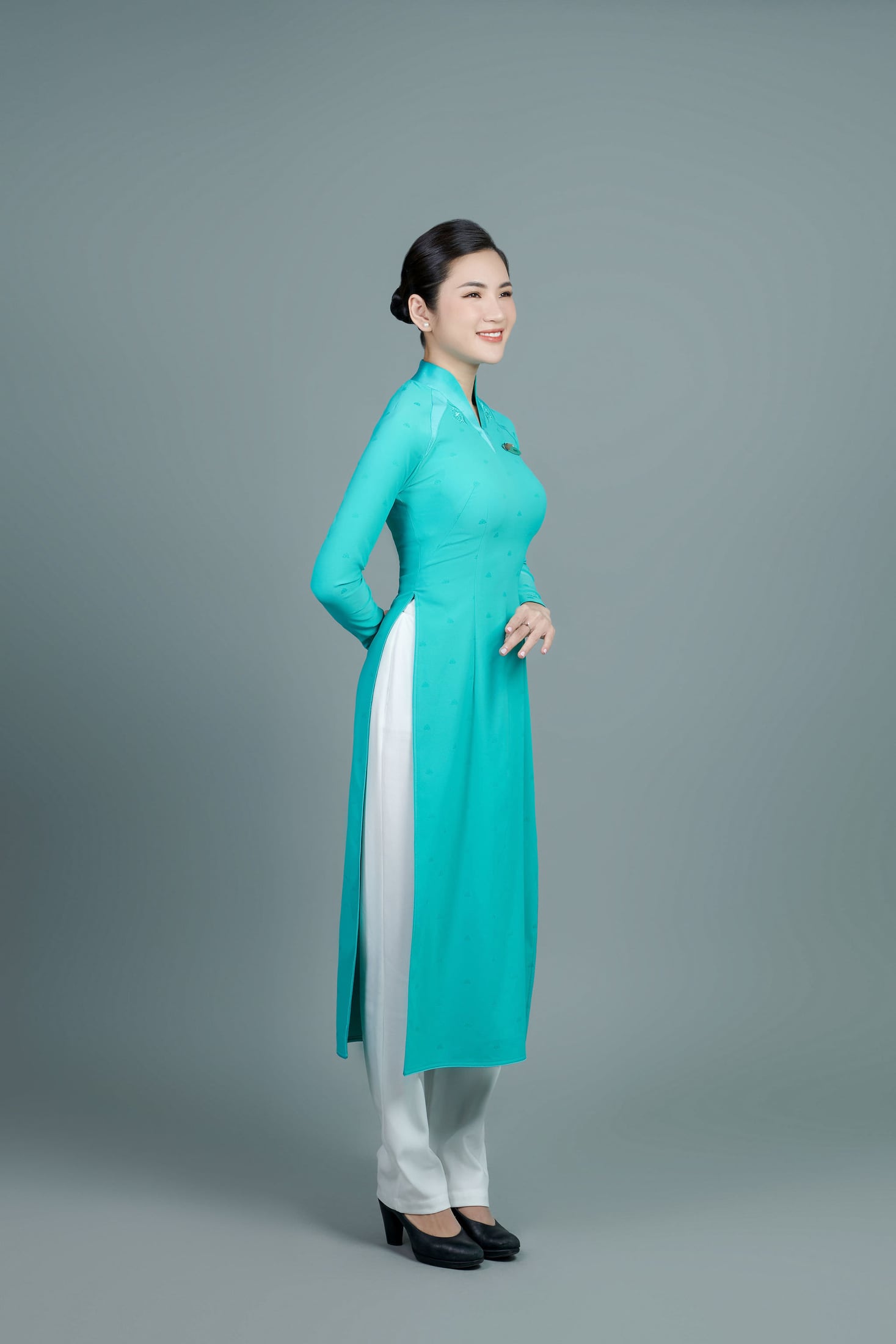 Ảnh tiếp viên hàng không Gạo Nâu dùng cho hồ sơ nộp hãng bay