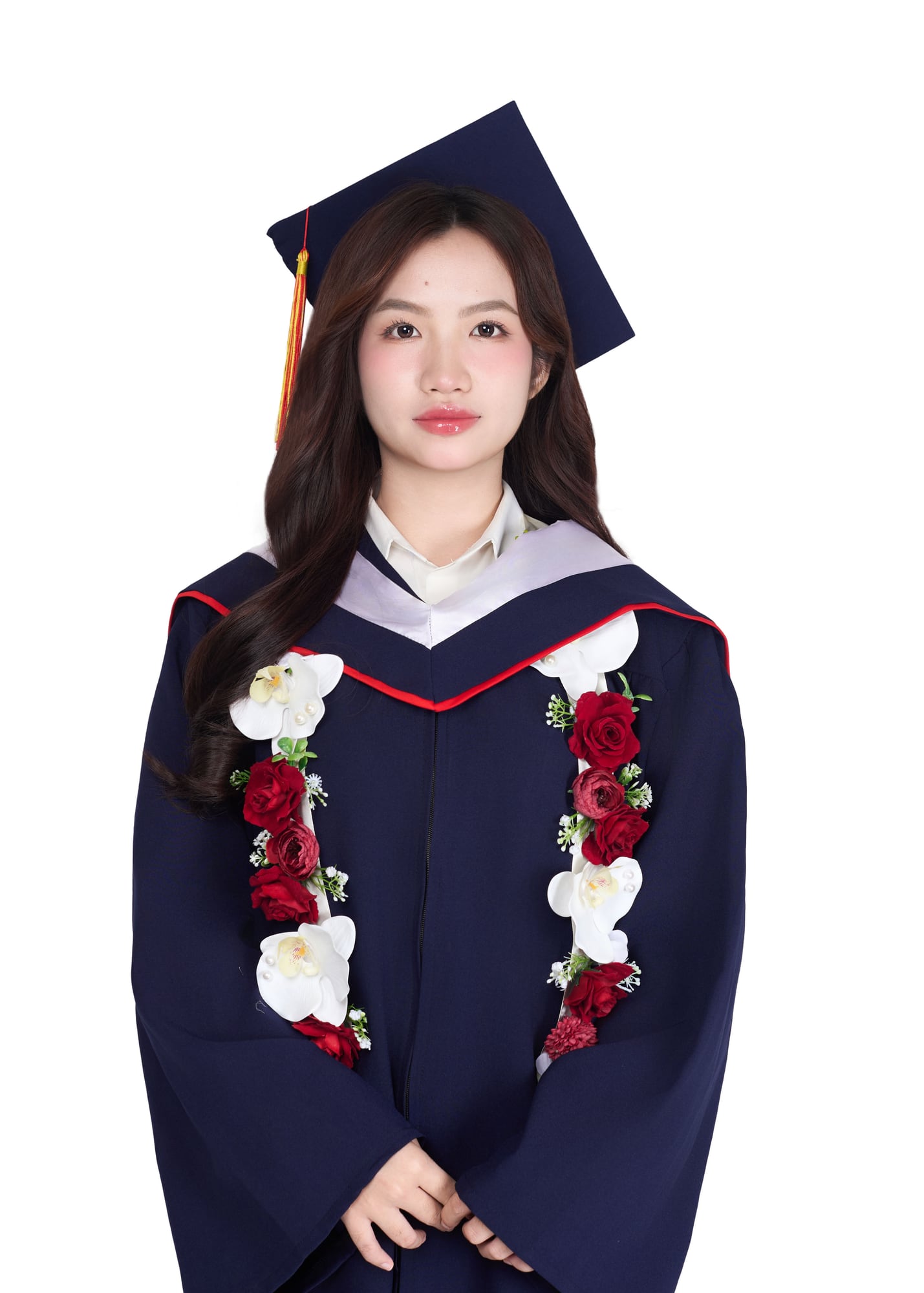 Ảnh thẻ tốt nghiệp áo cử nhân, ánh sáng studio trang trọng